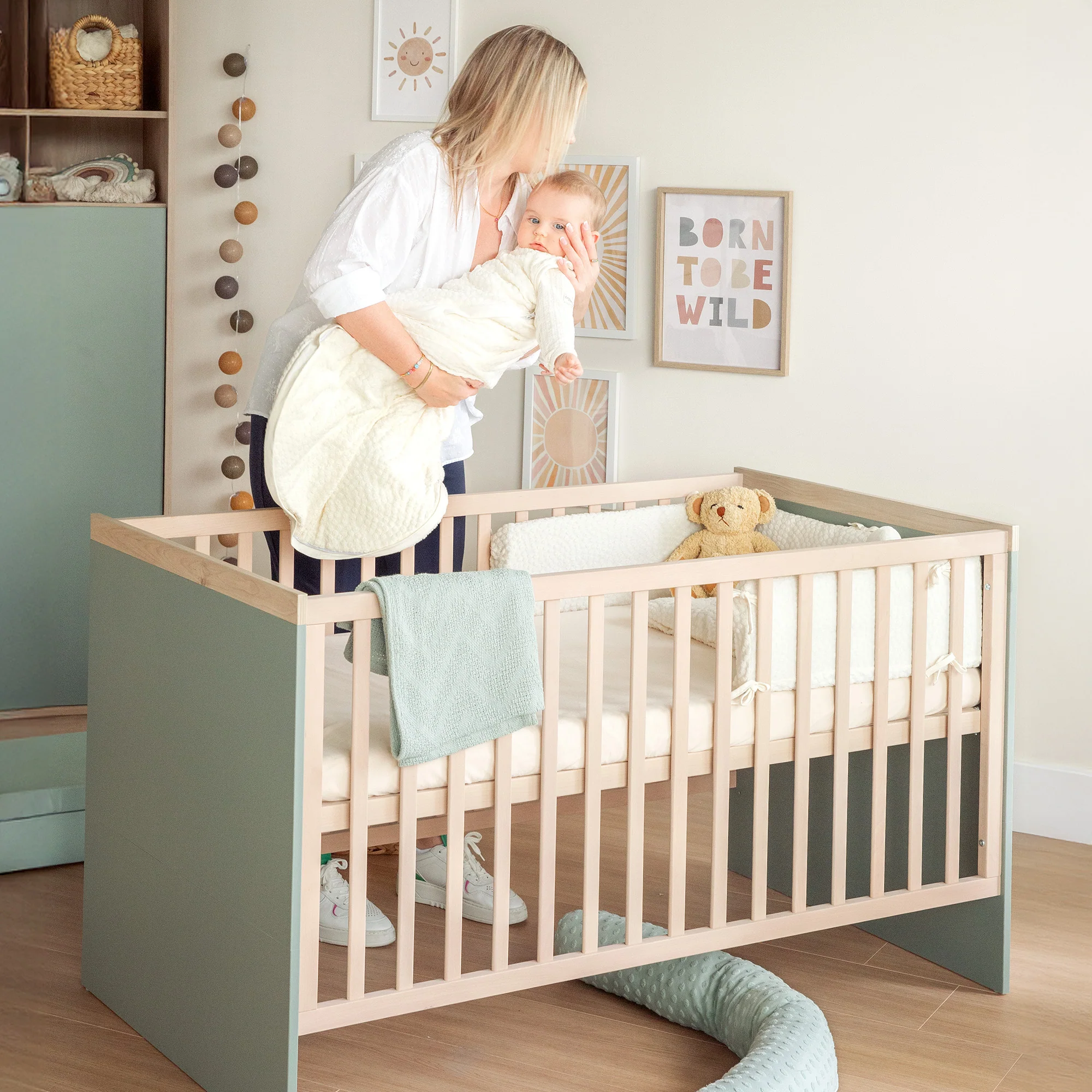 Babyzimmer 'Selva' 3-teilig - Offene Fächer & Soft Close - Reed Green / Virginia Chestnut - Image 24