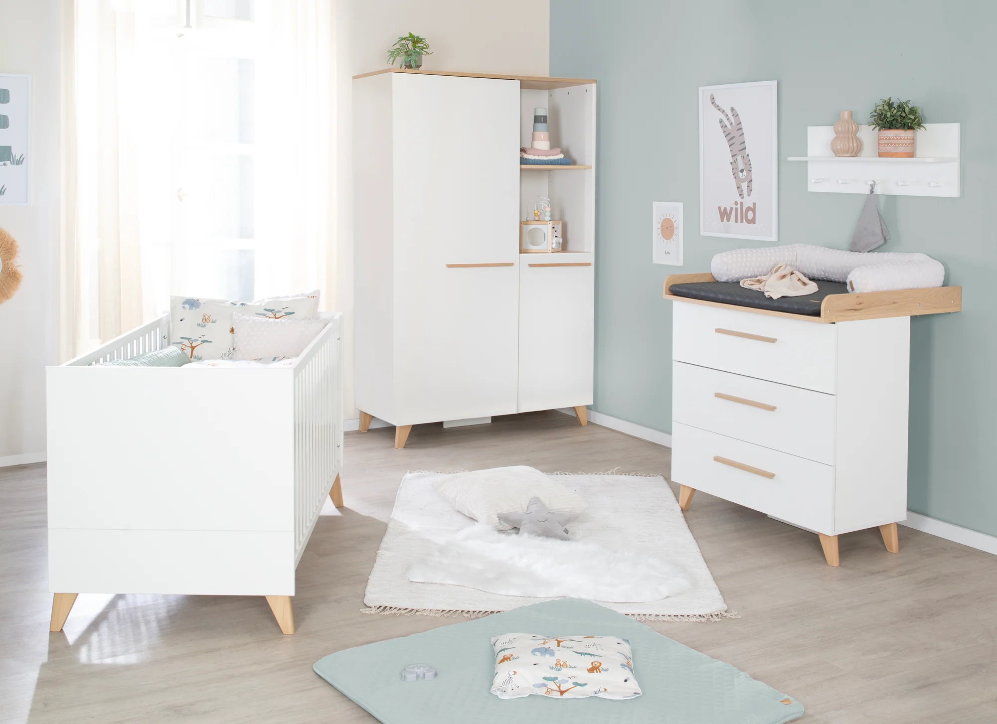 Babyzimmer Set 'Leon' 3-teilig - Kombi-Bett 70x140 + Wickelkommode + Kleiderschrank 2-türig - Weiß / Othello Eiche
