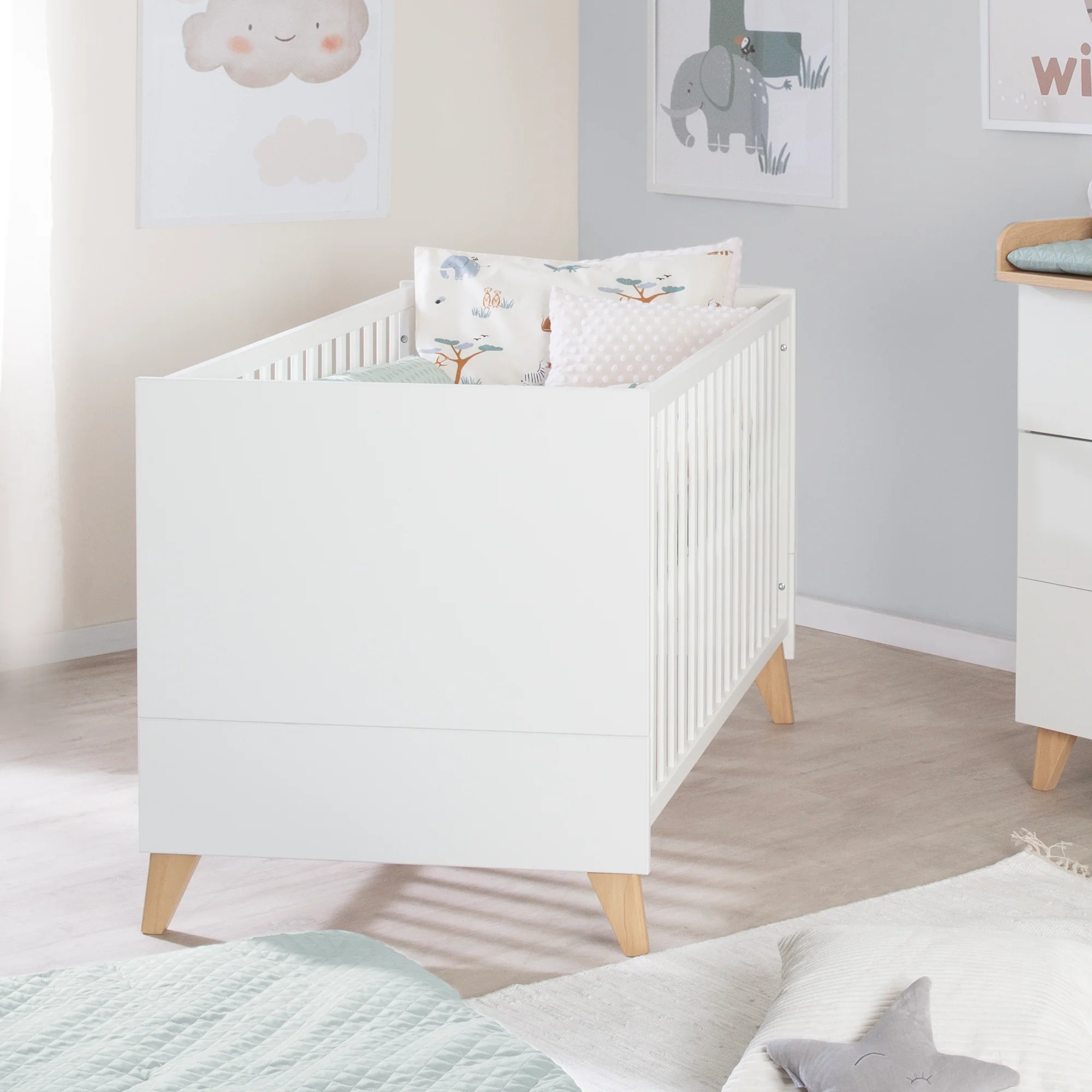 Babyzimmer Set 'Leon' 3-teilig - Kombi-Bett 70x140 + Wickelkommode + Kleiderschrank 2-türig - Weiß / Othello Eiche - Image 3