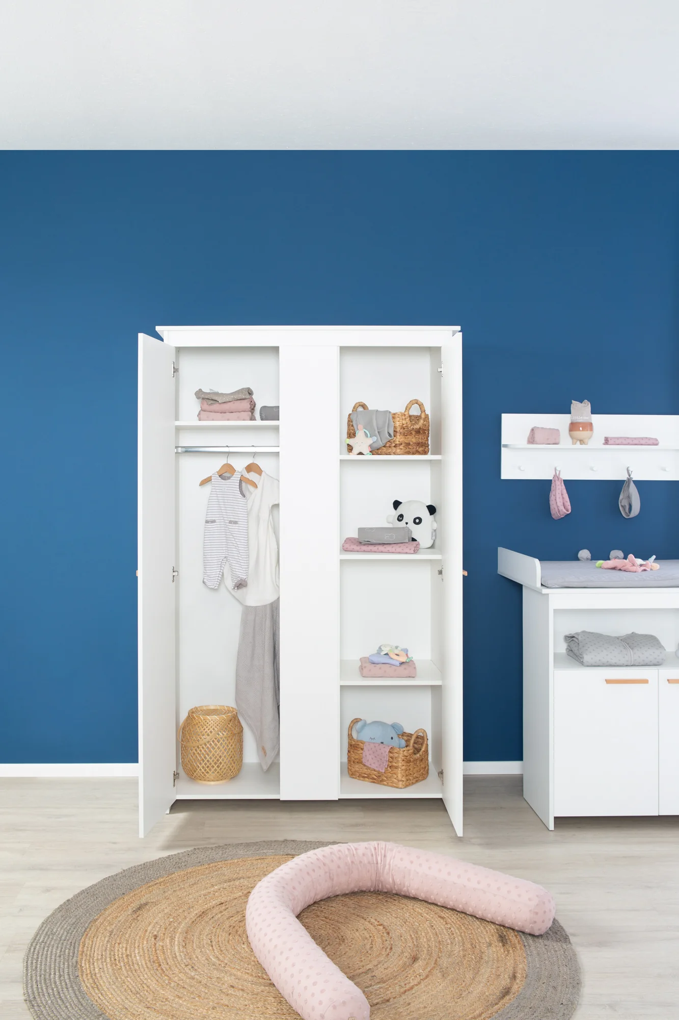 Kleiderschrank 'Anton' 2-türig, mit modernen Holzgriffen aus Buche, für Baby- & Kinderzimmer - Image 12