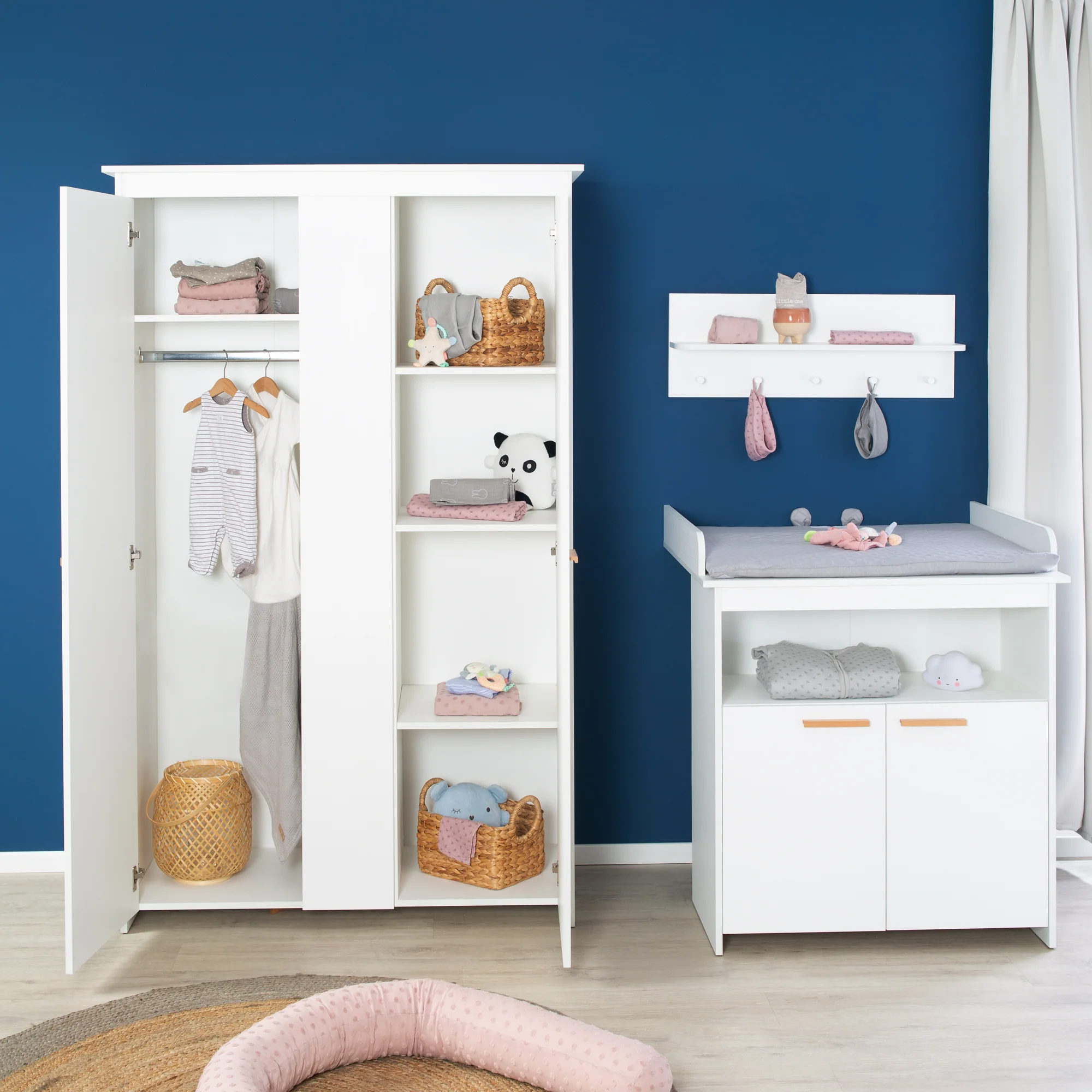 Kleiderschrank 'Anton' 2-türig, mit modernen Holzgriffen aus Buche, für Baby- & Kinderzimmer - Image 8