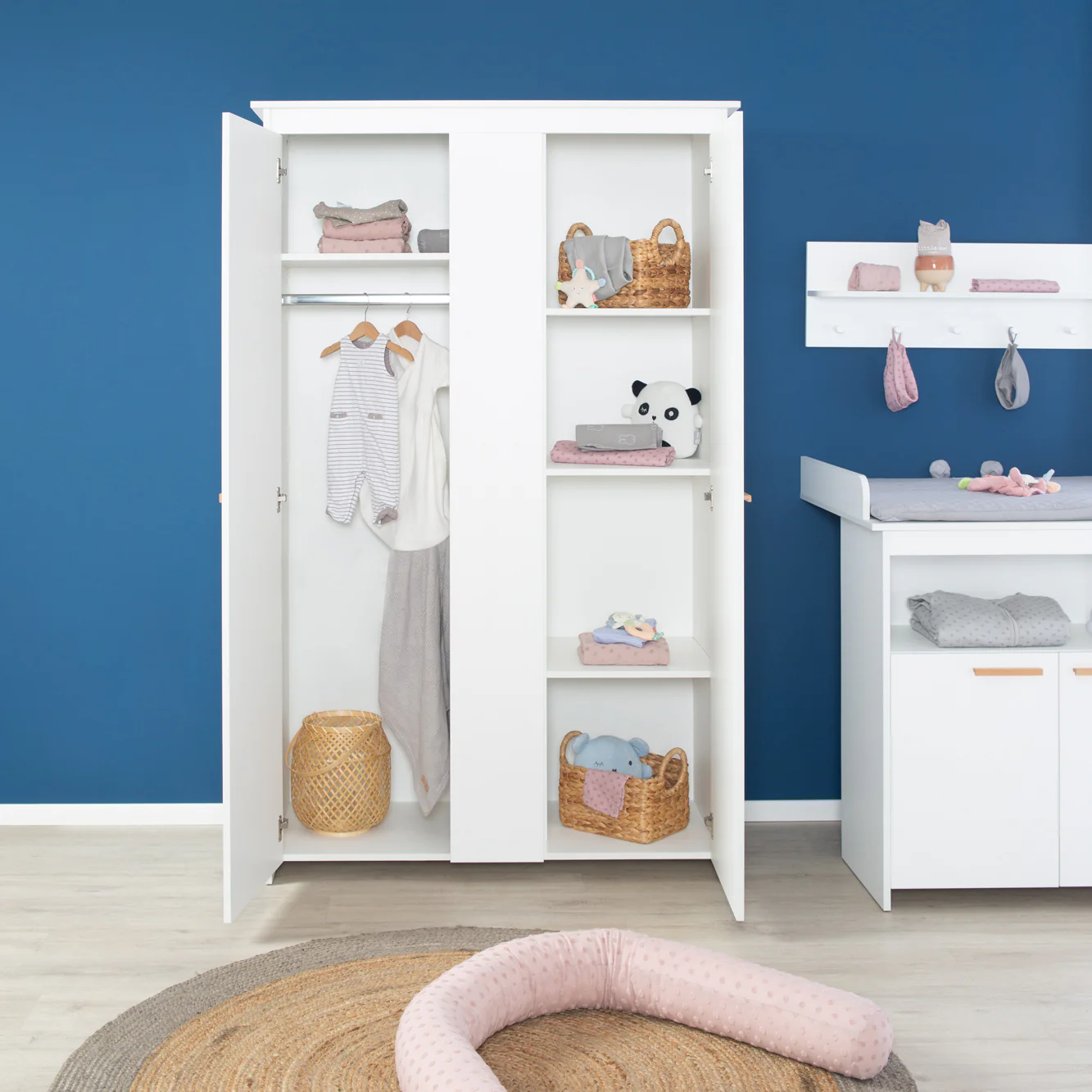 Kleiderschrank 'Anton' 2-türig, mit modernen Holzgriffen aus Buche, für Baby- & Kinderzimmer - Image 9