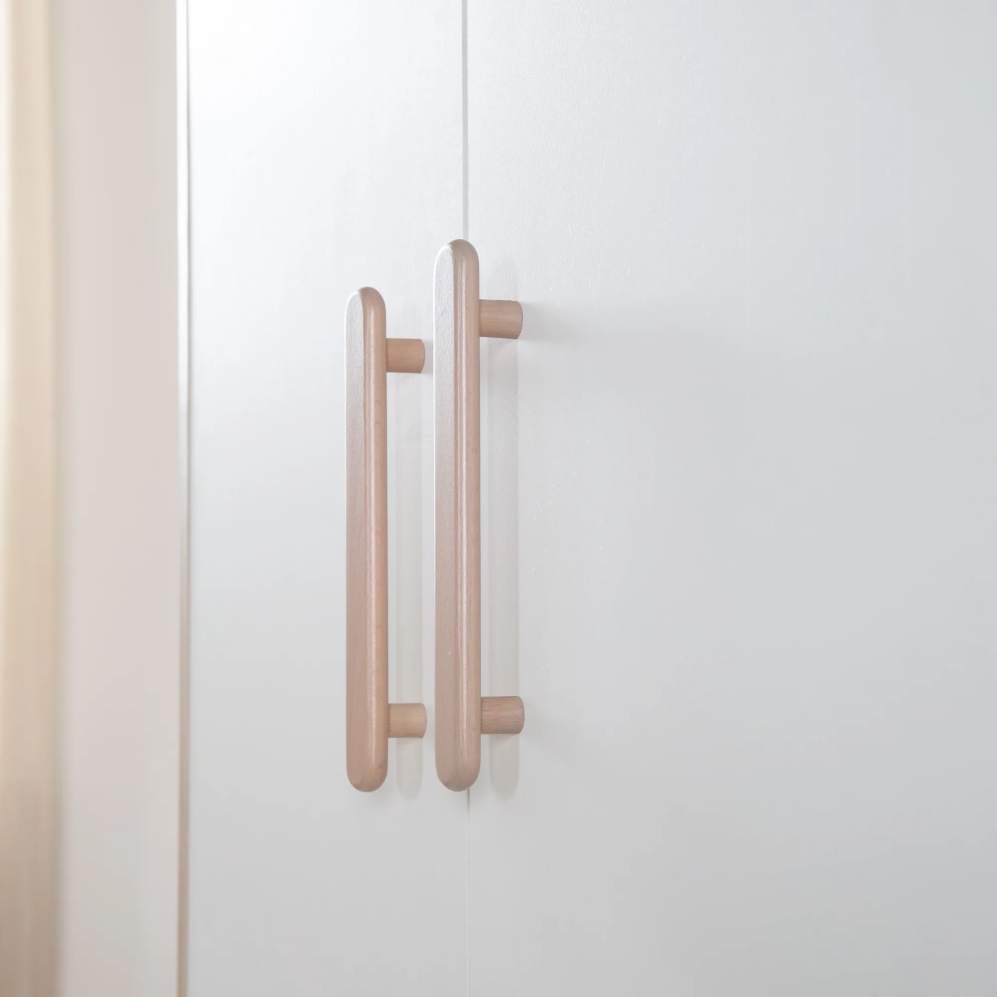 Kinderkleiderschrank 'Cabane' 2-türig in Hausoptik - Weiß / Eichen-Dekor - Image 7