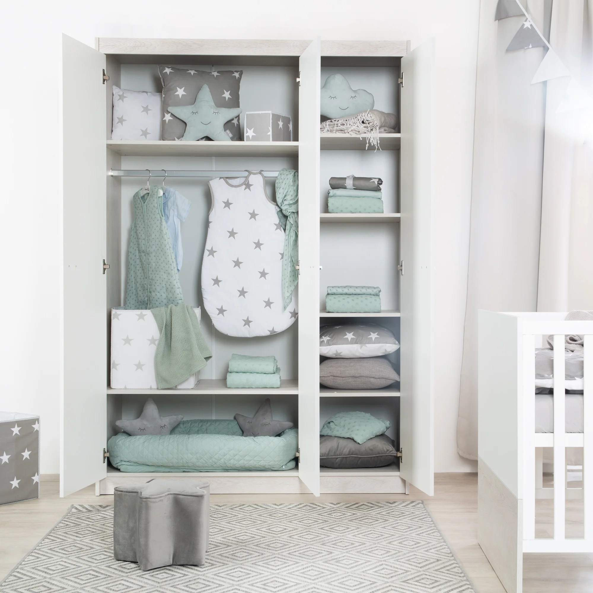 Kleiderschrank 'Julia', 3-türiger Drehtürenschrank inkl. 1 Kleiderstange & 6 Böden - Image 4