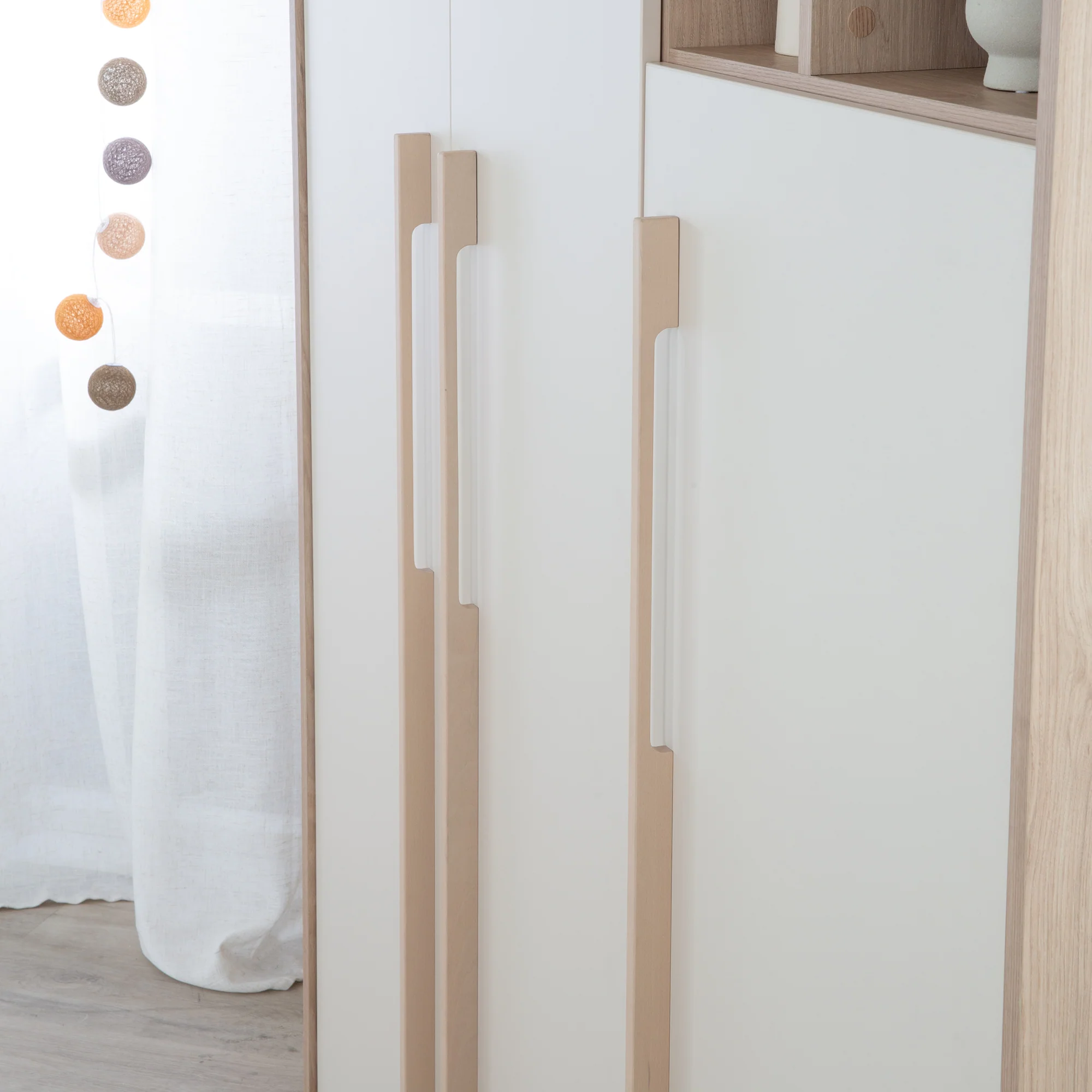 Kleiderschrank 'Elva' 3-türig mit offenem Fach - Soft-Close - Cashmere / Virginia Chestnut - Image 5