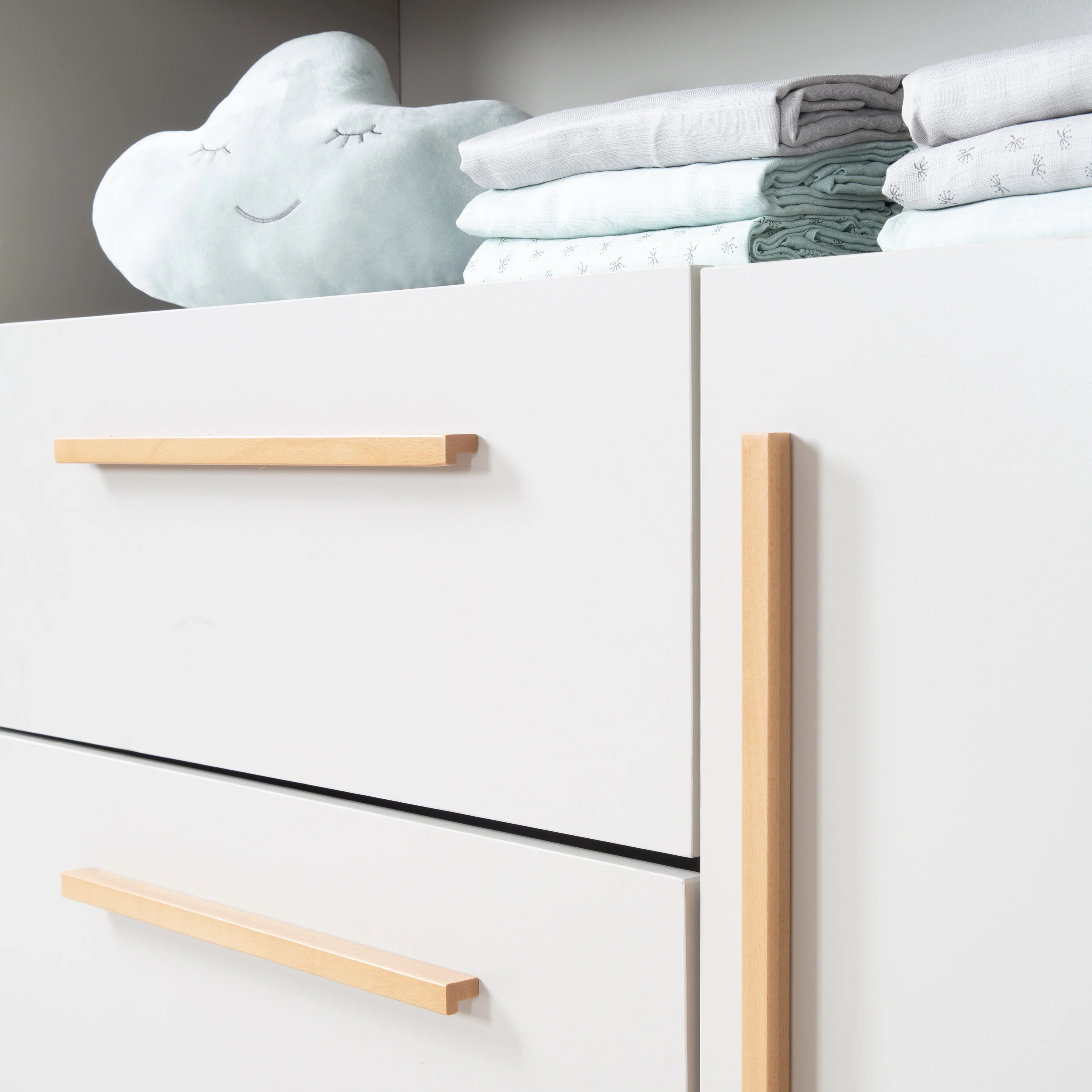 Wickelkommode Lea inkl. Wickelaufsatz - Griffe aus Holz - Beige / Grau - Image 5