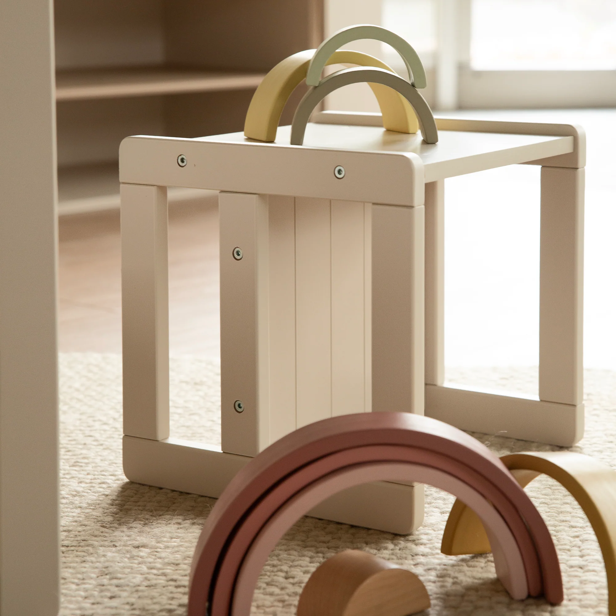 Sitzhocker für Kinder im Landhausstil - Wendehocker mit 3 Sitzhöhen - Holz beige / Cashmere - Image 12