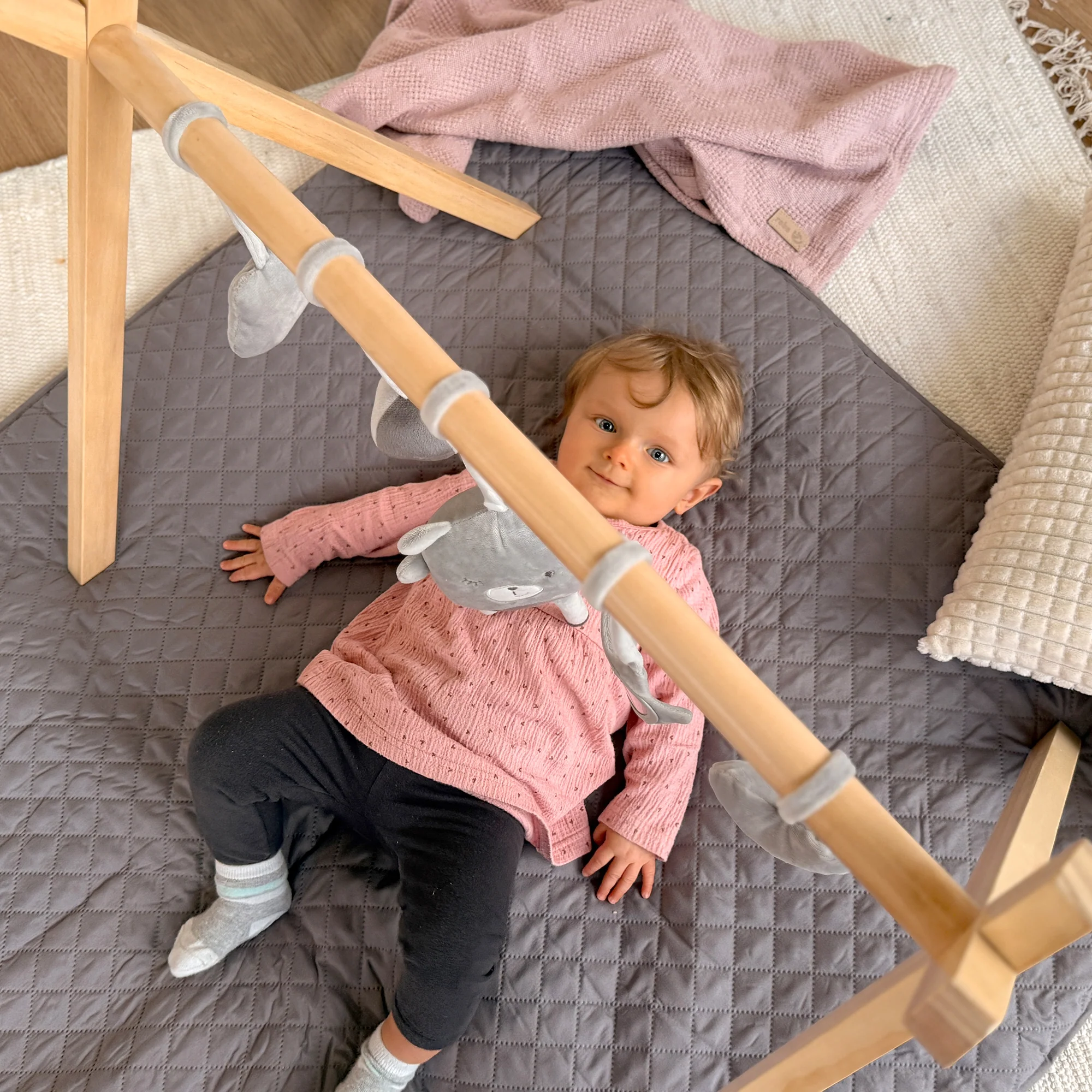 Baby-Spieltrapez nach Montessori-Prinzip  - Spiel- & Greiftrainer aus Holz - Natur - Image 2