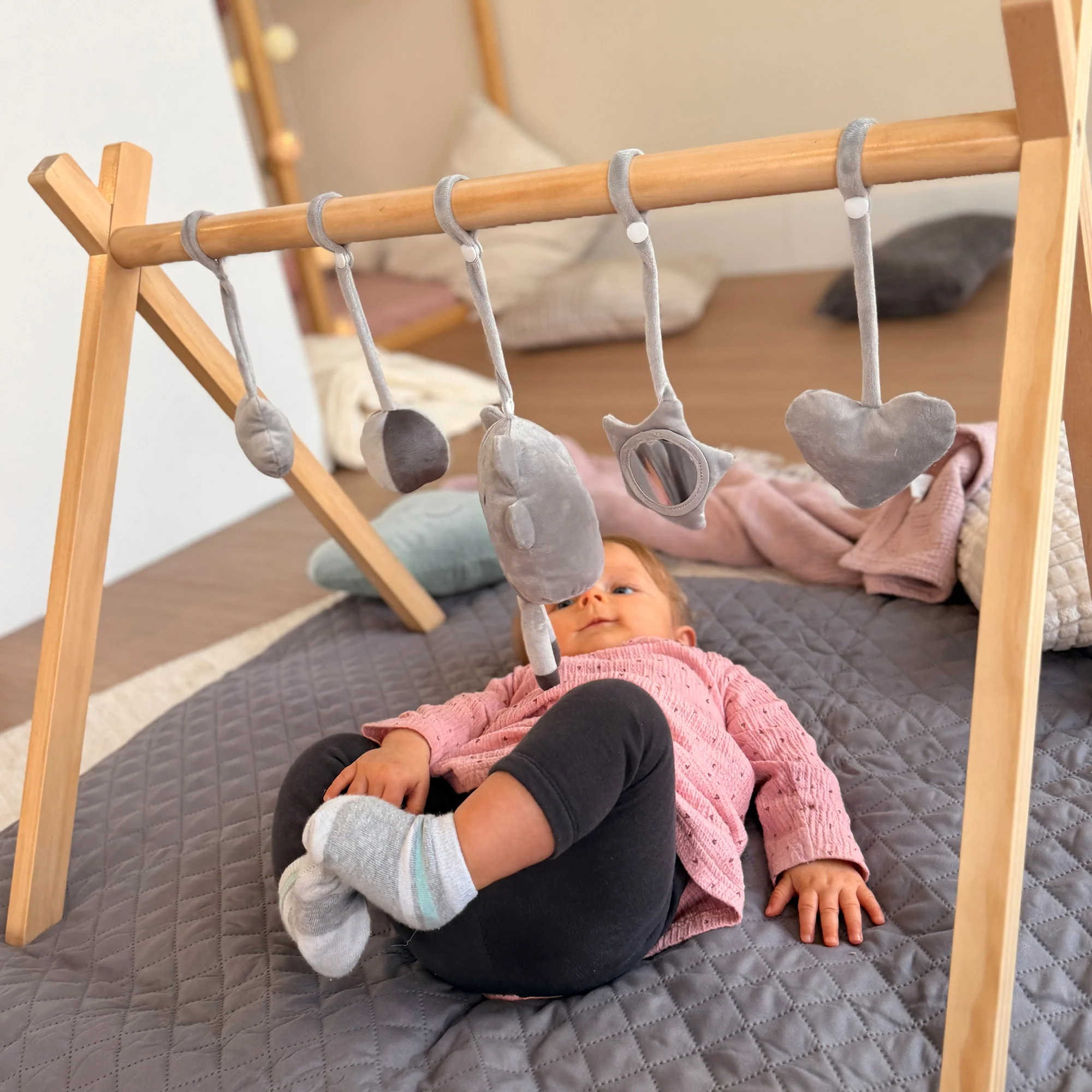 Baby-Spieltrapez nach Montessori-Prinzip  - Spiel- & Greiftrainer aus Holz - Natur - Image 8