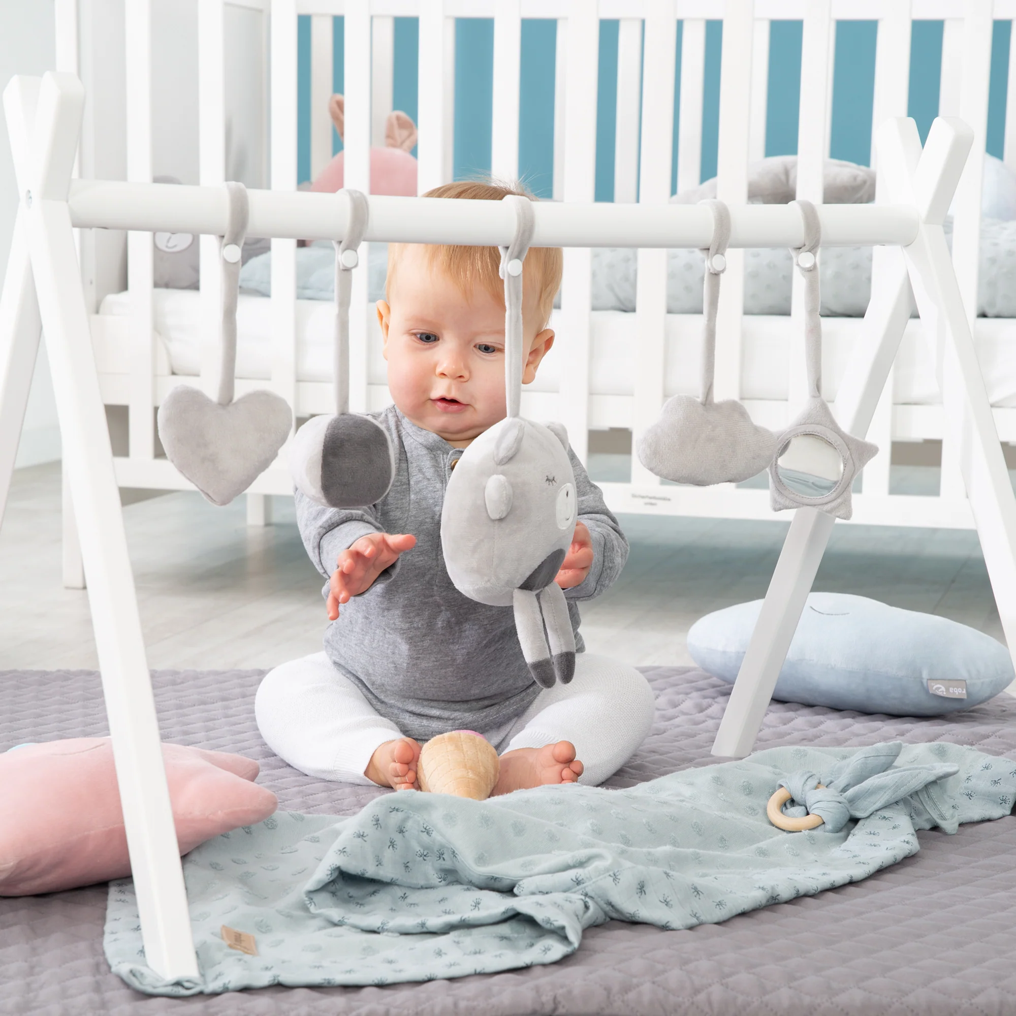 Baby-Spieltrapez nach Montessori-Prinzip  - Spiel- & Greiftrainer aus Holz - Weiß - Image 4