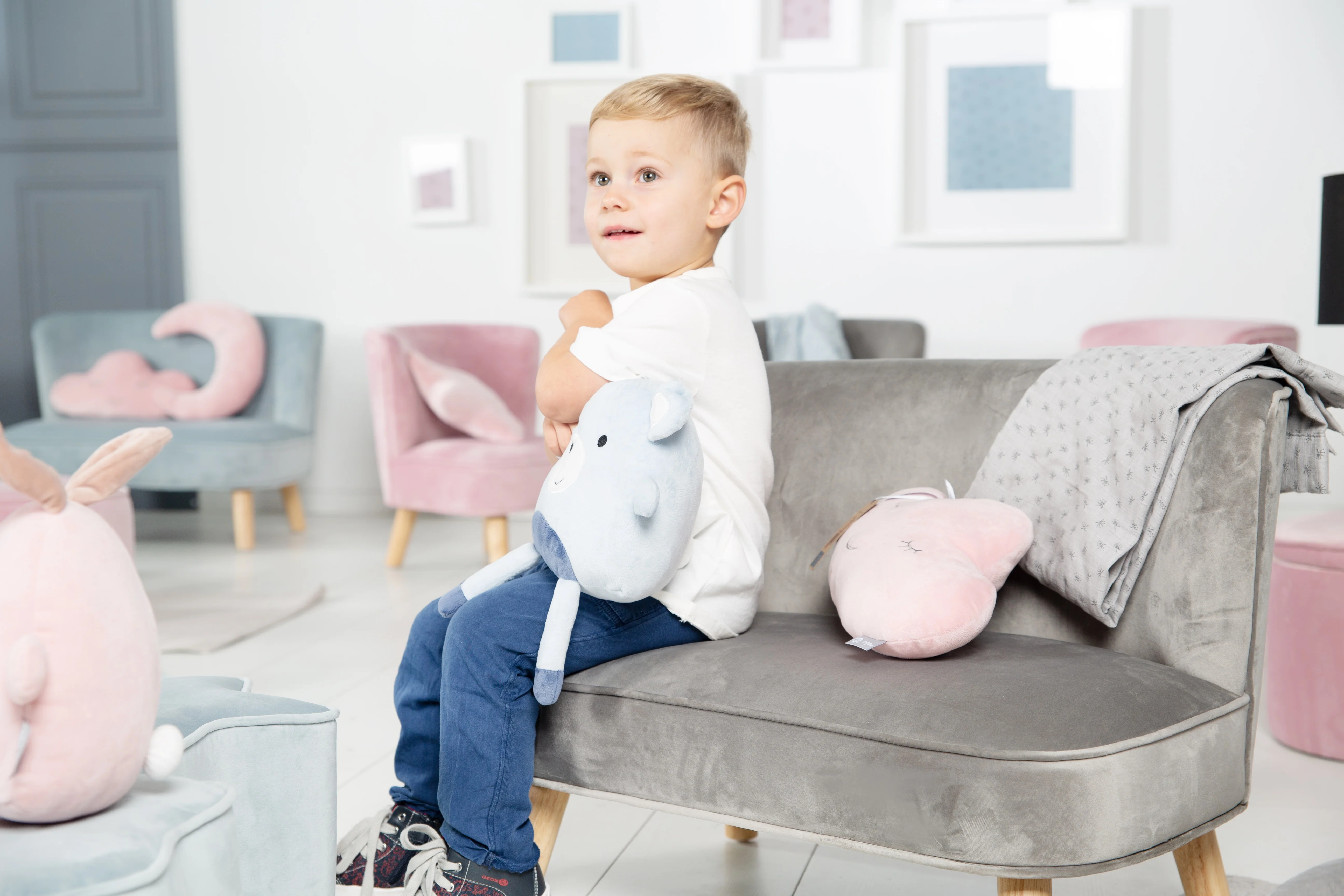 Kindersofa 'Lil Sofa' - Bequeme Kindercouch mit stabilen Holzfüßen - Samtstoff grau - Image 5