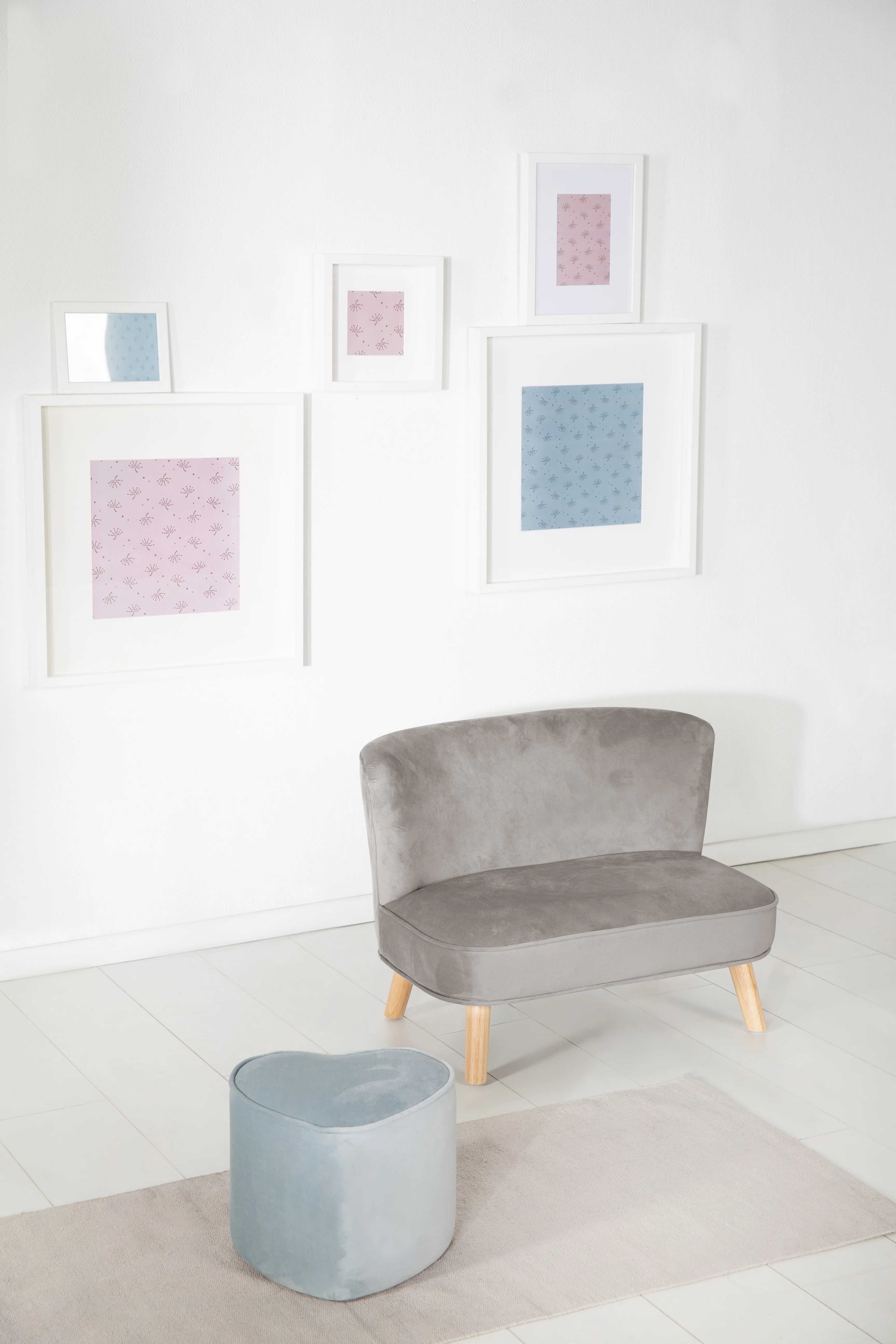 Kindersofa 'Lil Sofa' - Bequeme Kindercouch mit stabilen Holzfüßen - Samtstoff grau - Image 6