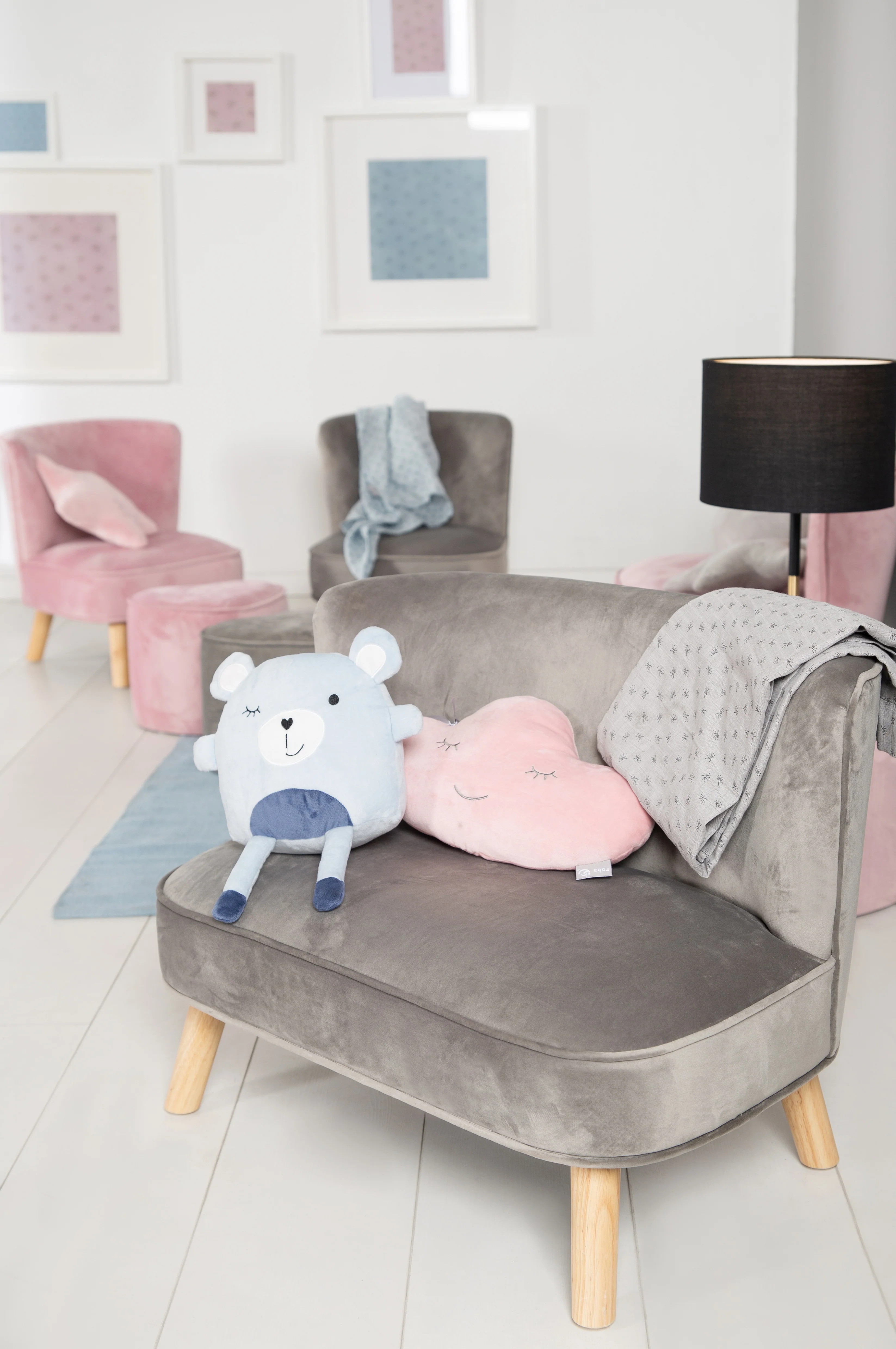 Kindersofa 'Lil Sofa' - Bequeme Kindercouch mit stabilen Holzfüßen - Samtstoff grau - Image 7