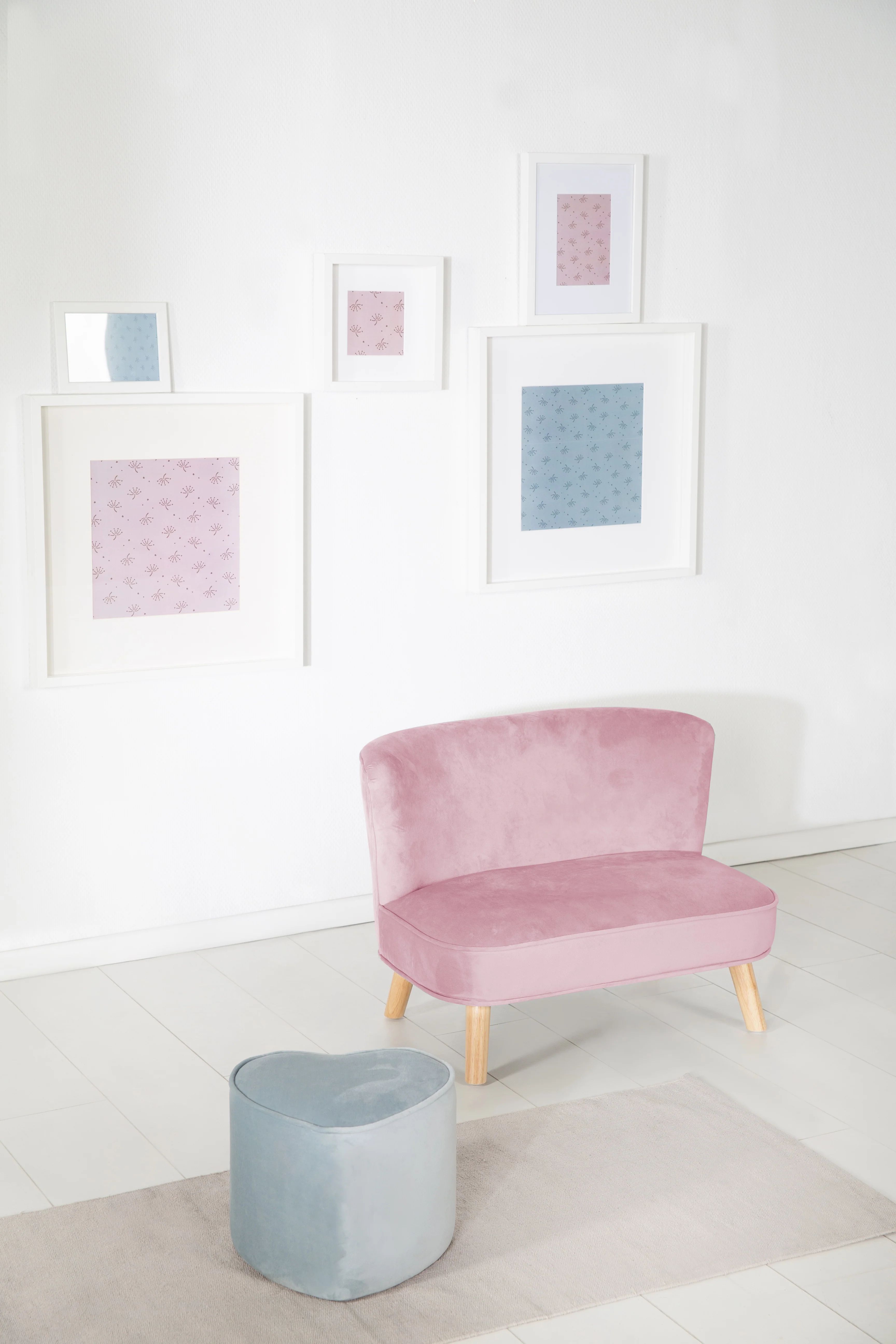 Kindersofa 'Lil Sofa' - Bequeme Kindercouch mit Holzfüßen - Samtstoff rosa - Image 3