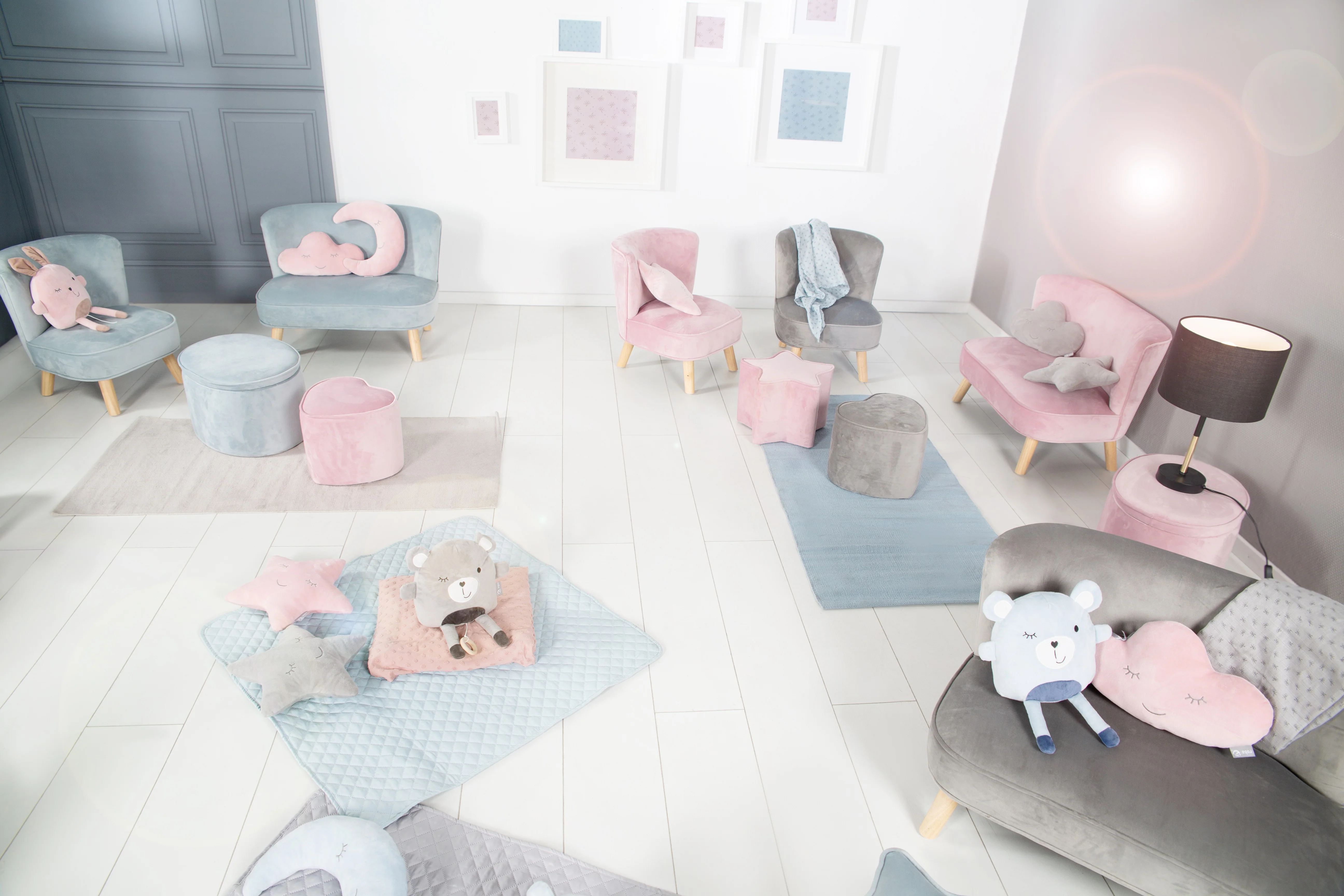 Kindersofa 'Lil Sofa' - Bequeme Kindercouch mit Holzfüßen - Samtstoff rosa - Image 6