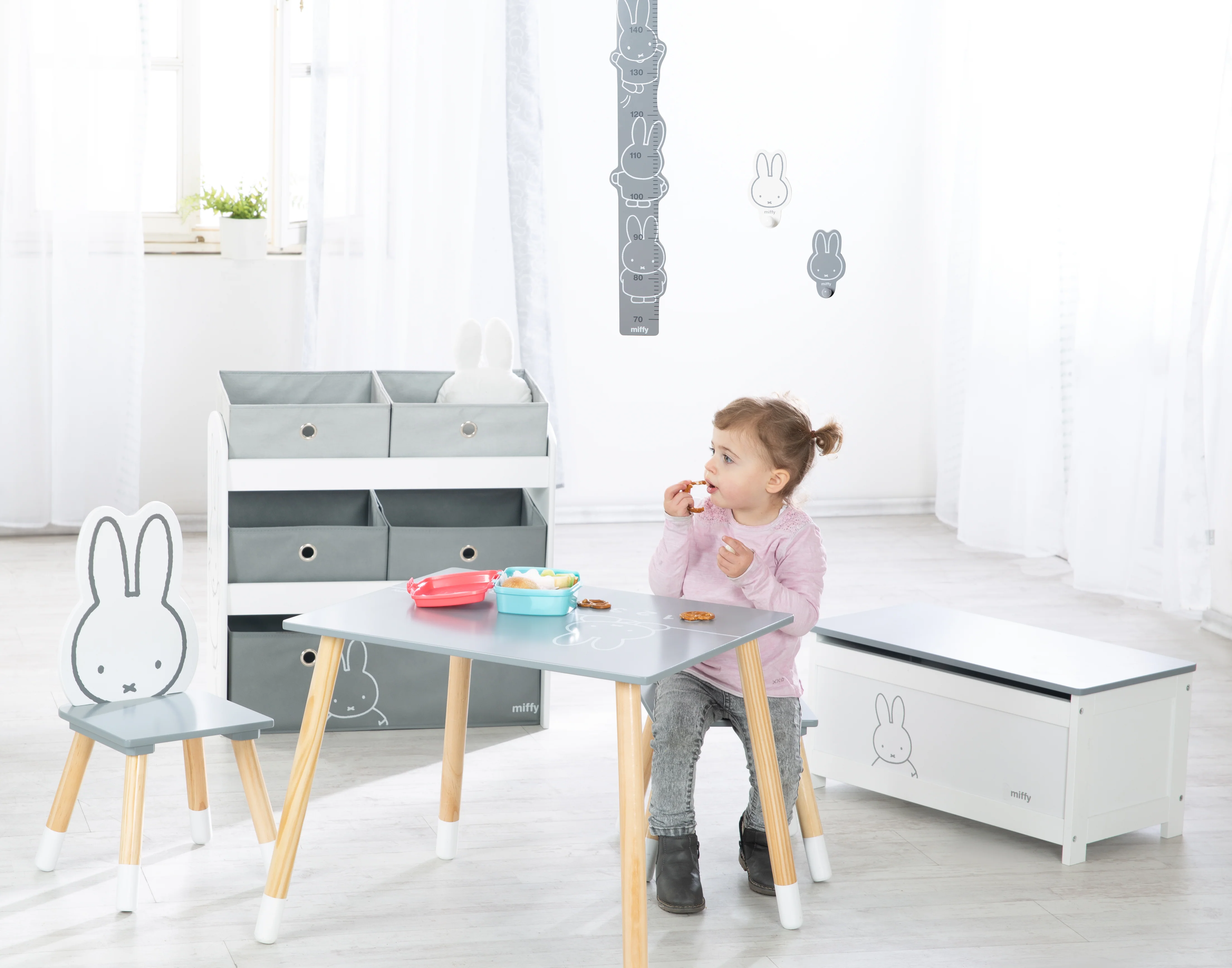 Spielregal 'miffy®', Spielzeugregal mit 5 Stoffboxen, Aufbewahrungsregal, für Jungen und Mädchen - Image 6