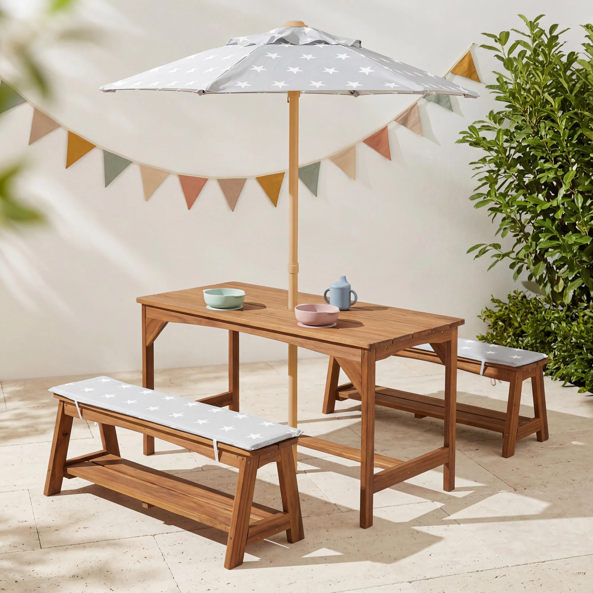 Sitzgruppe Outdoor+ 1 Tisch, 2 Bänke, Sonnenschirm & Sitzauflagen 'Little Stars' - Teak - Image 6