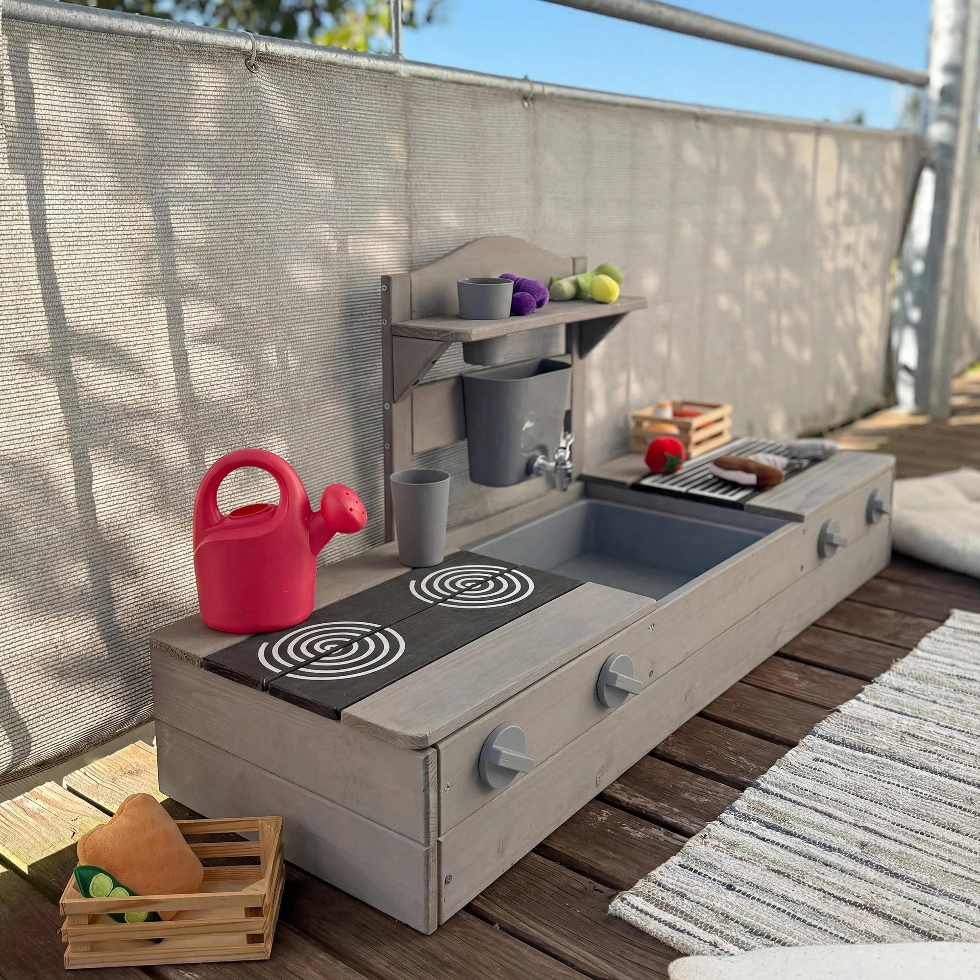 2in1 Balkonsandkasten & Matschküche - FSC®-zertifiziert - Grau lasiertes Massivholz - Image 15