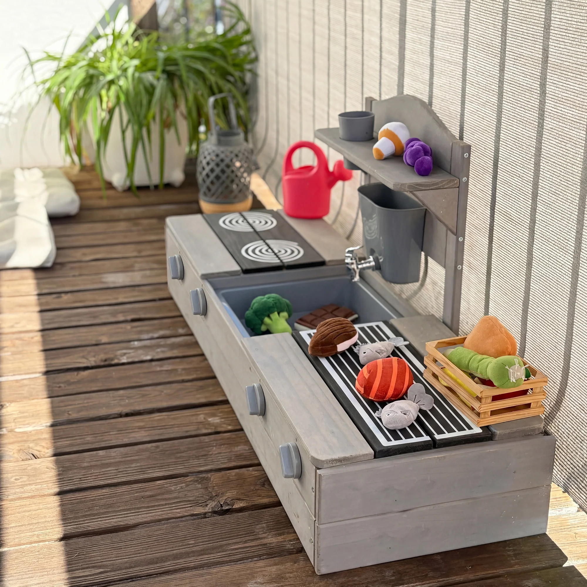 2in1 Balkonsandkasten & Matschküche - FSC®-zertifiziert - Grau lasiertes Massivholz - Image 6