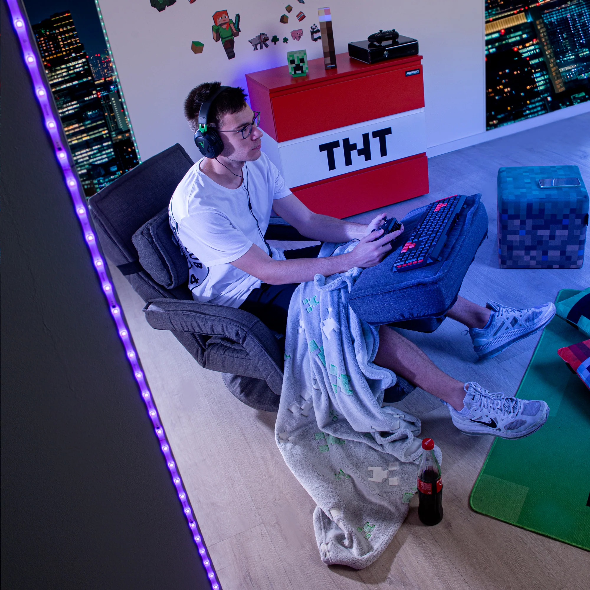 Gaming-Sessel 'Minecraft' mit Arm-, Bein- und Nackenstütze - inkl. Tastatur-Halterung - Image 19