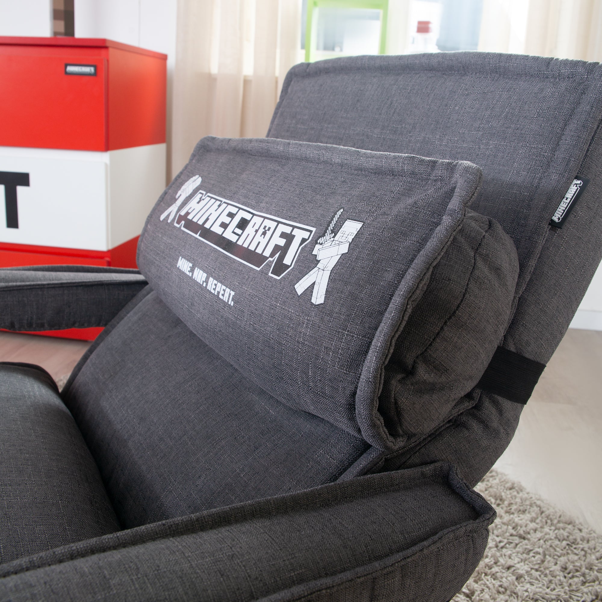 Gaming-Sessel 'Minecraft' mit Arm-, Bein- und Nackenstütze - inkl. Tastatur-Halterung - Image 3