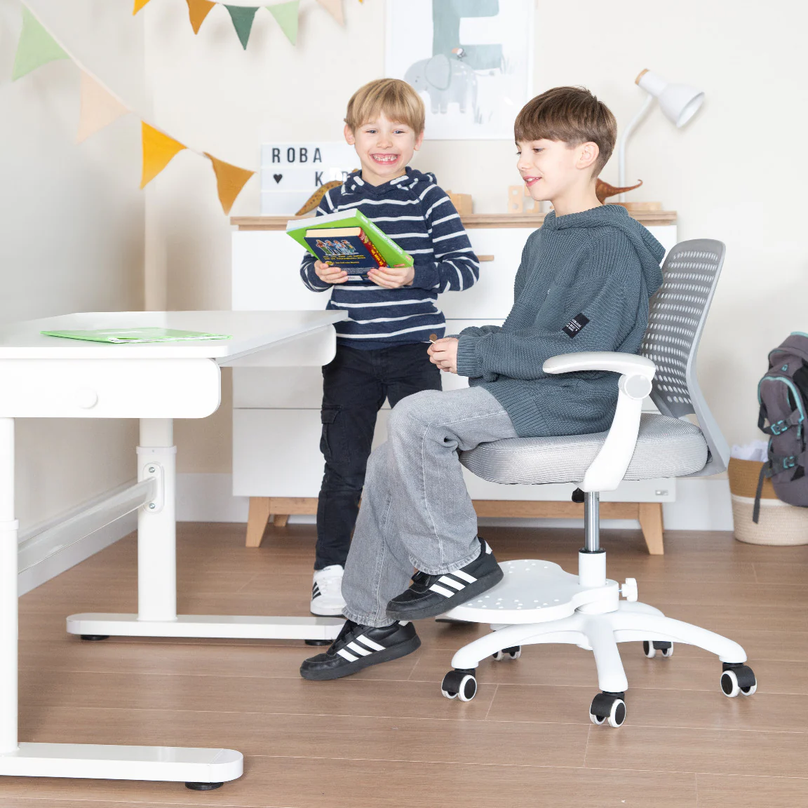 Kinderbürostuhl Smart Grow Basic - Ergonomischer Drehstuhl - Höhenverstellbar - Weiß / Grau - Image 23