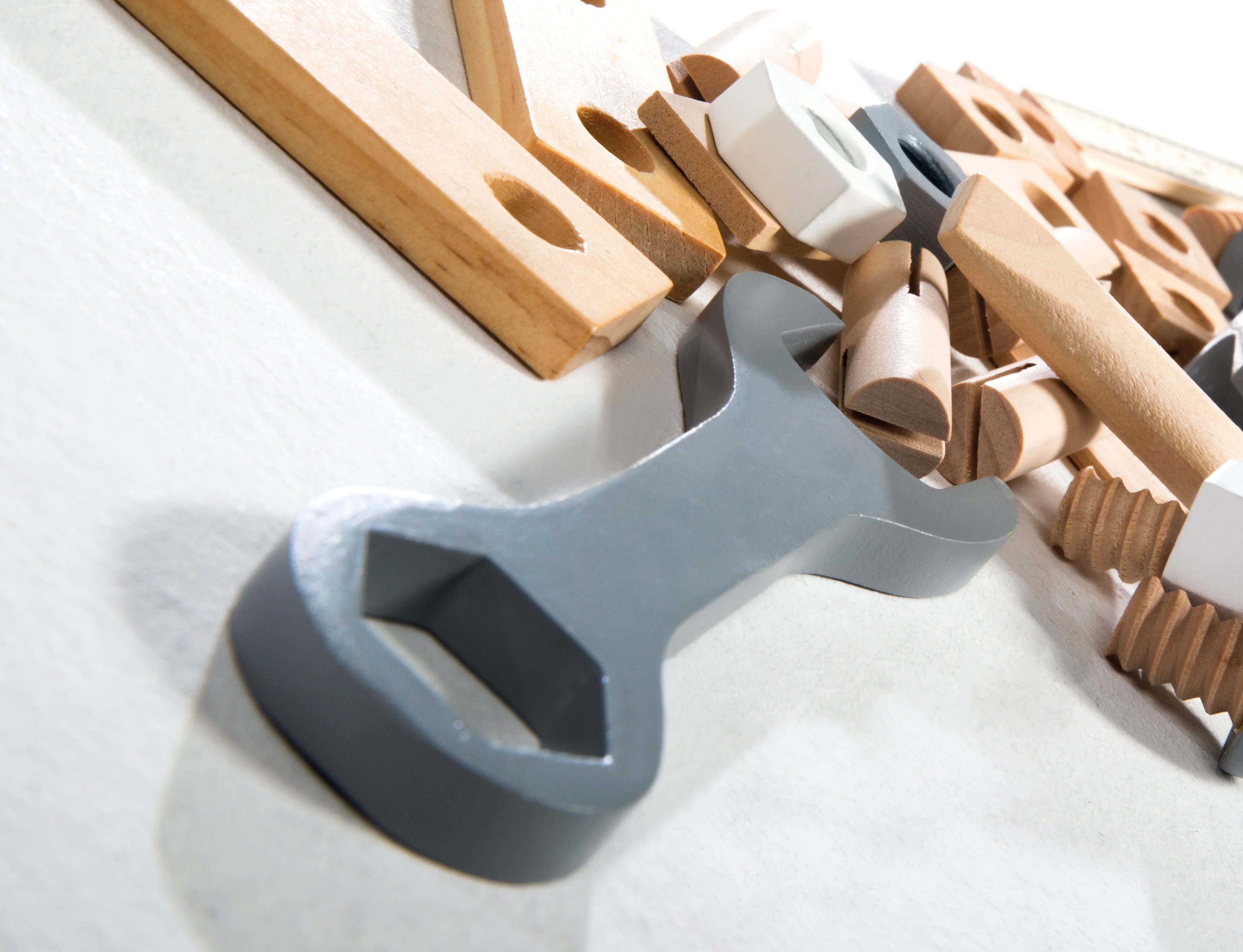 Werkzeugkiste für Kinder, Holzwerkzeugkasten, Holzbaukasten inklusive 22-teiligem Werkzeug - Image 11