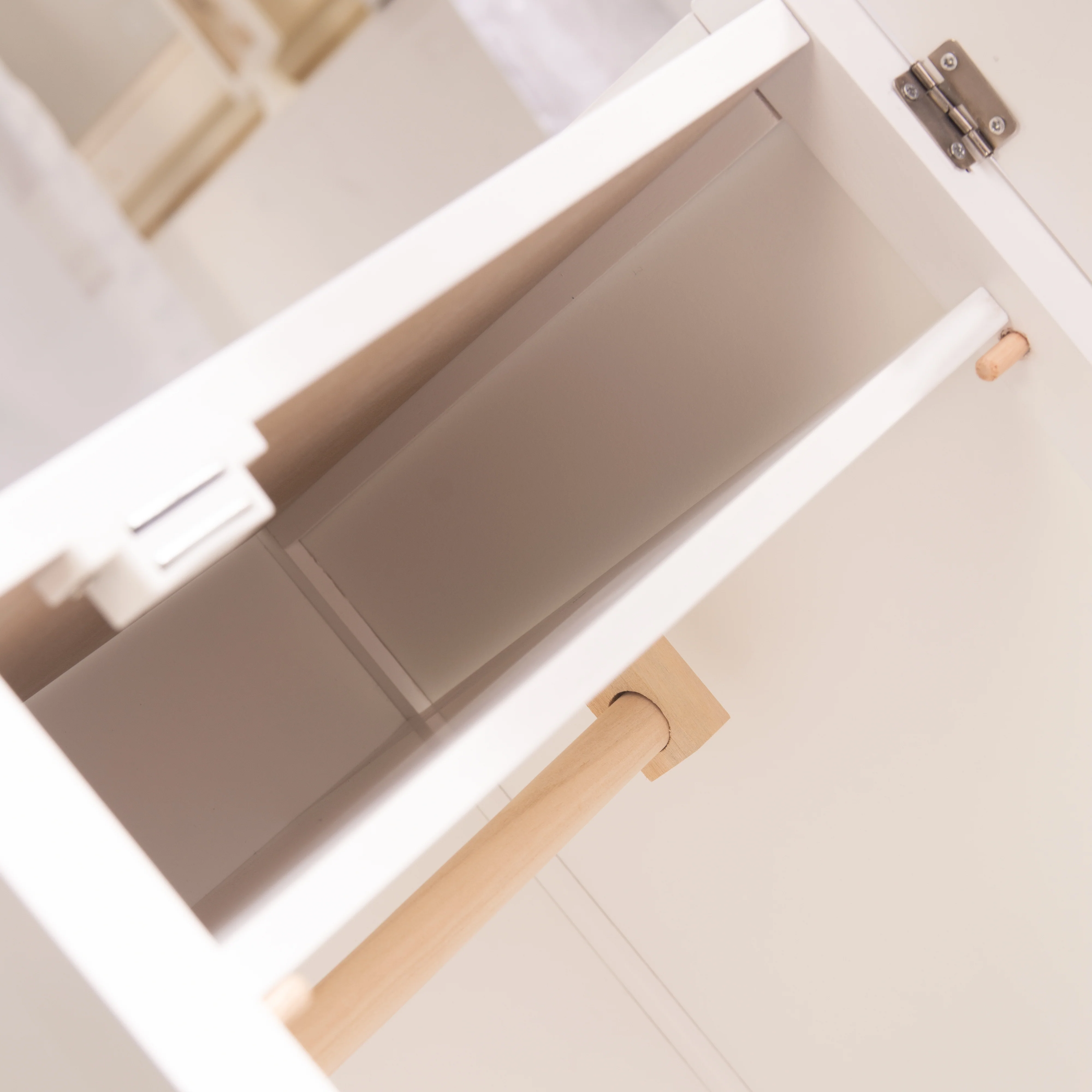 Puppenkleiderschrank 'Stella', zum Verstauen von Puppenkleidung & Zubehör, weiß lackiert - Image 5