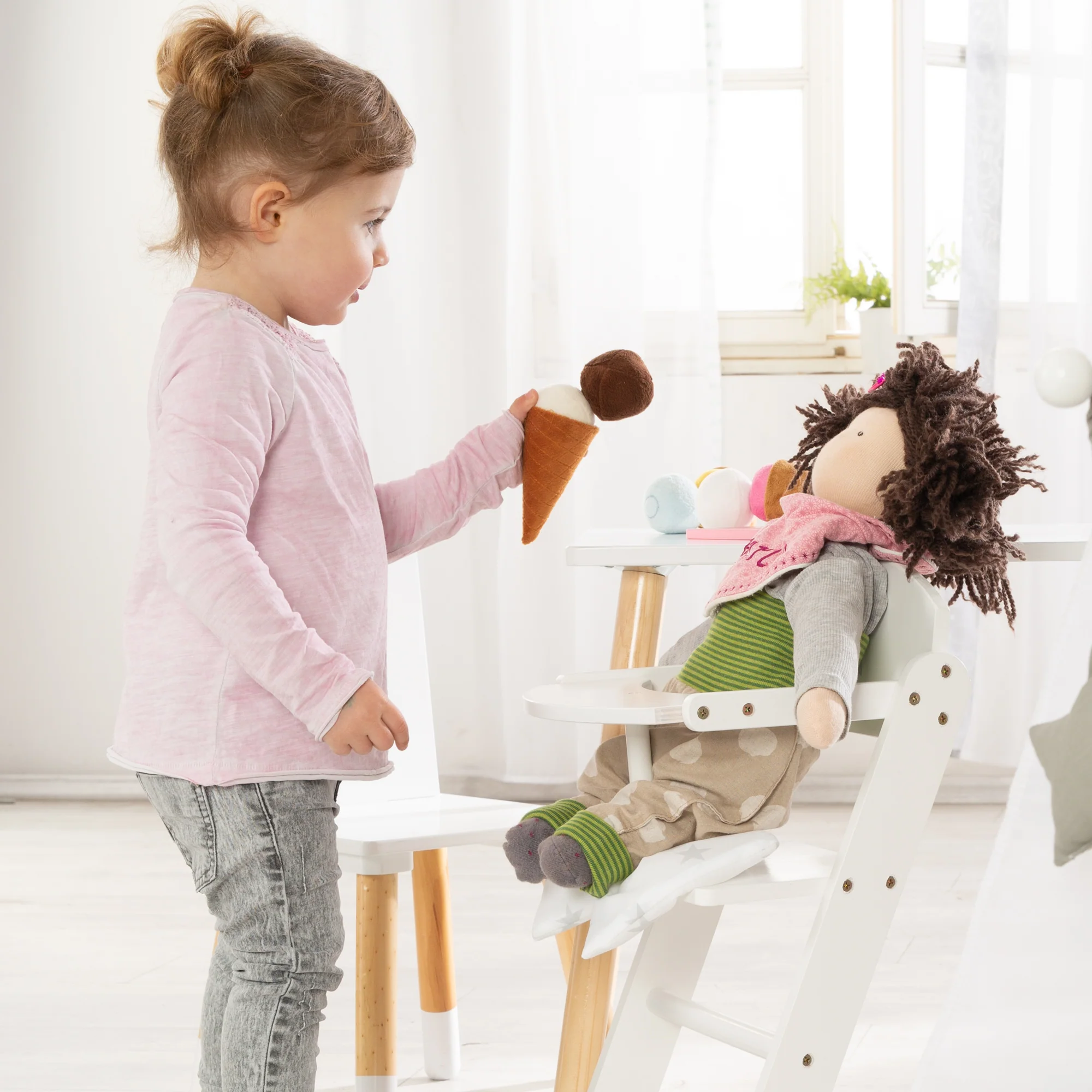 Puppenhochstuhl 'Stella', weißer Puppenstuhl aus Holz für Babypuppen - Image 6